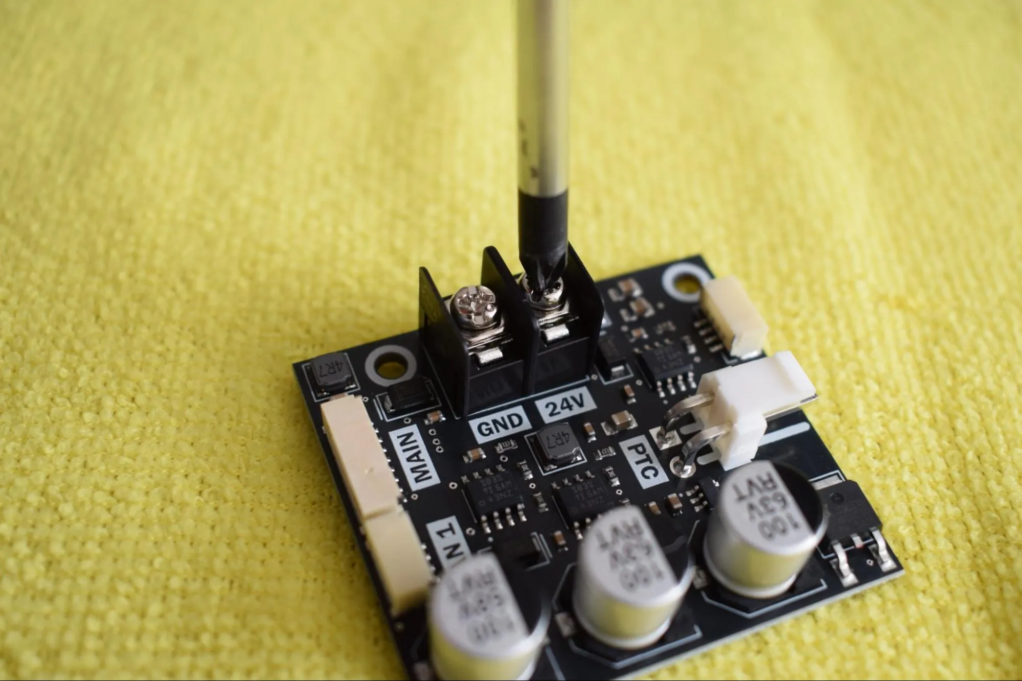 GND and 24V terminals