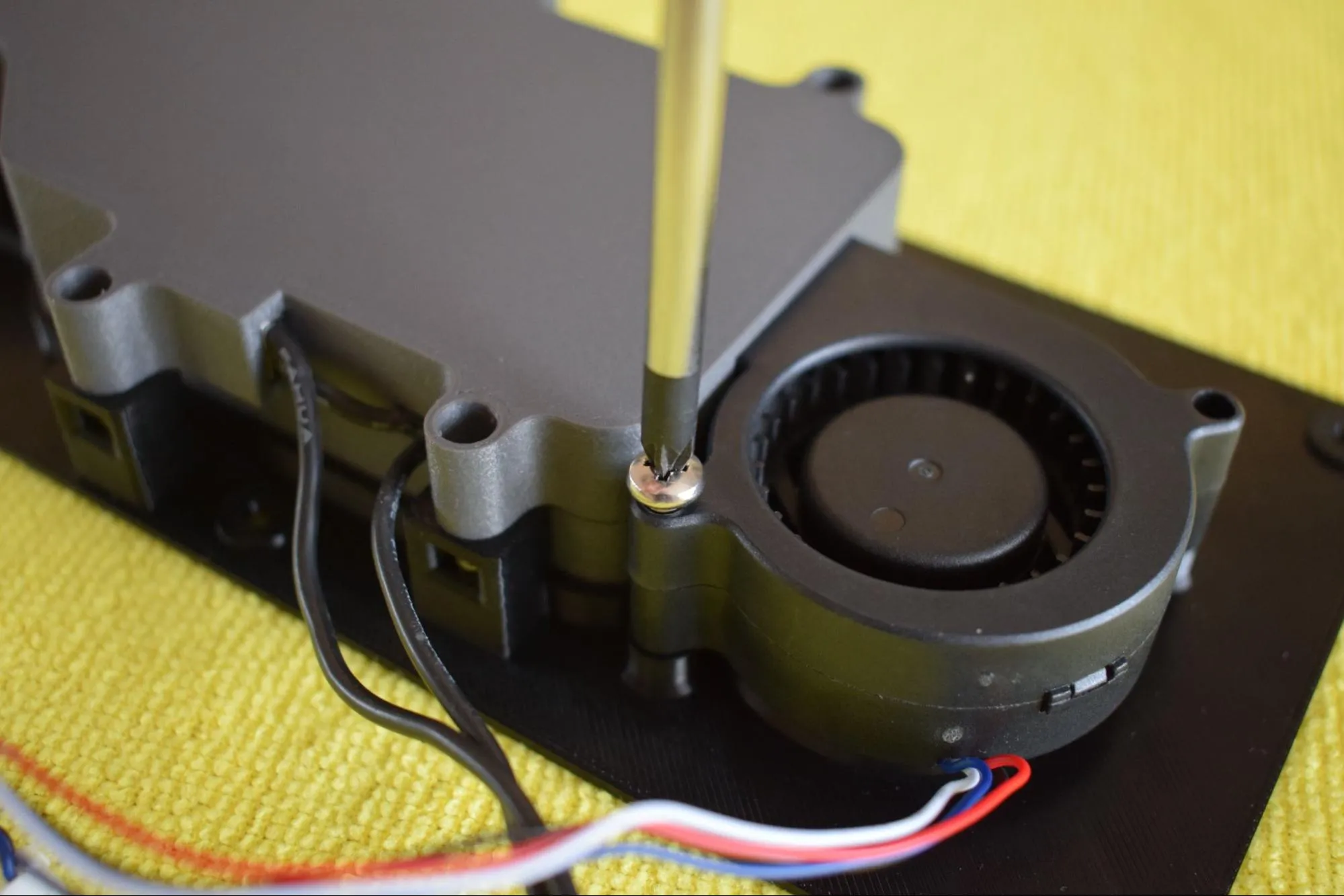 Fan screwing